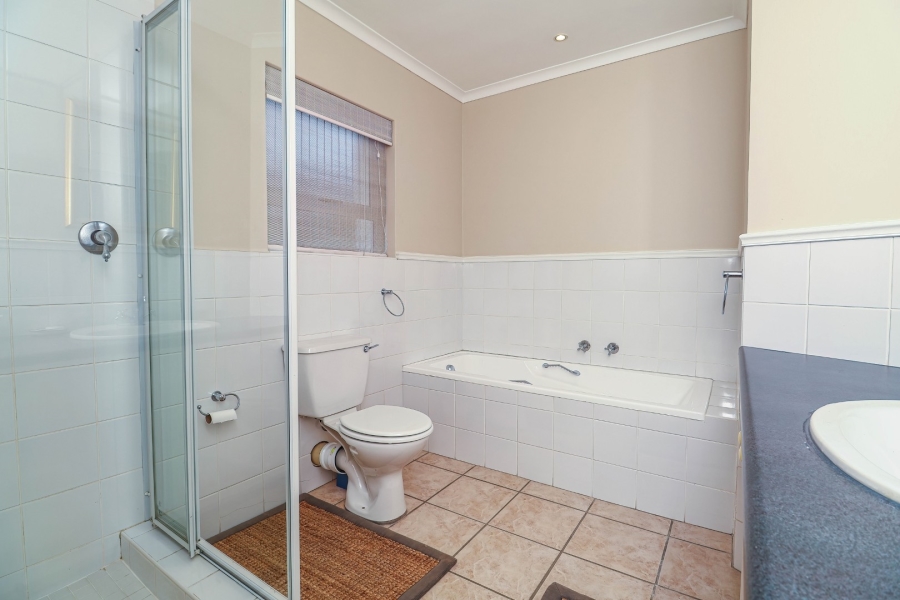 3 Bedroom Property for Sale in River Club Western Cape